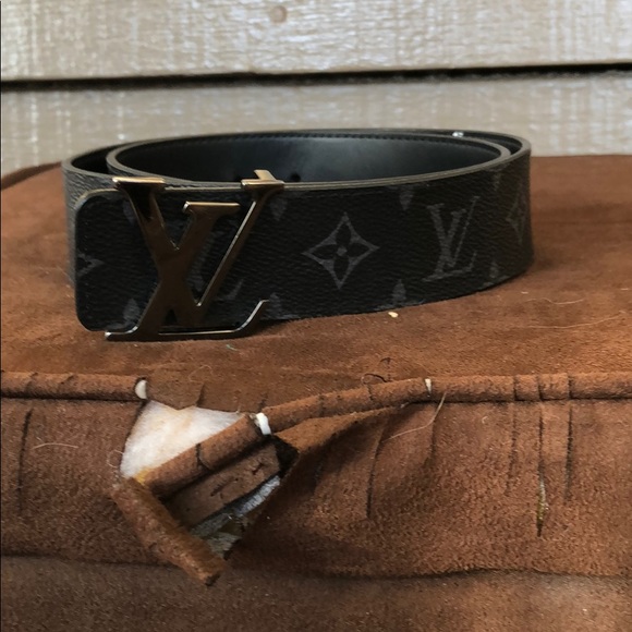 Louis Vuitton black belt - Picture 2 of 5